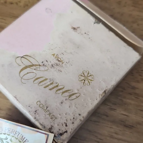 Vintage Avon Cameo Solid Perfume Compact - Picture 6 of 9